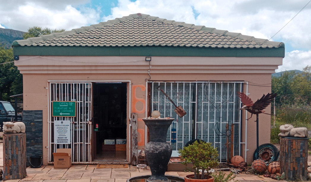 St James Antiques & Collectables
